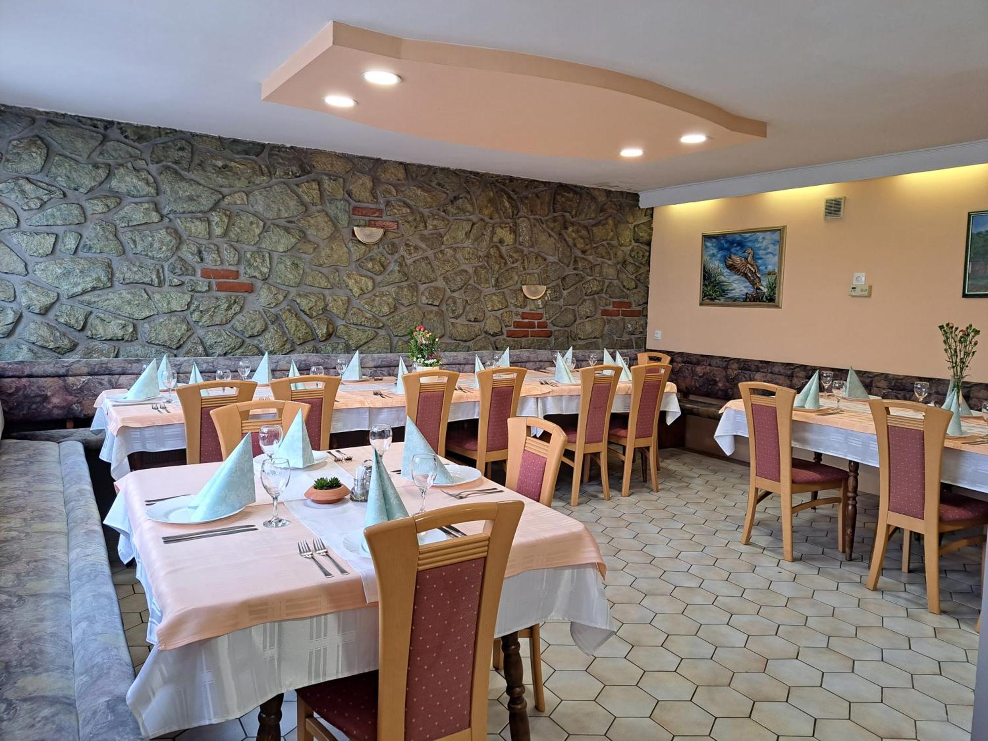 Guesthouse Zivko Dobrovce Zewnętrze zdjęcie