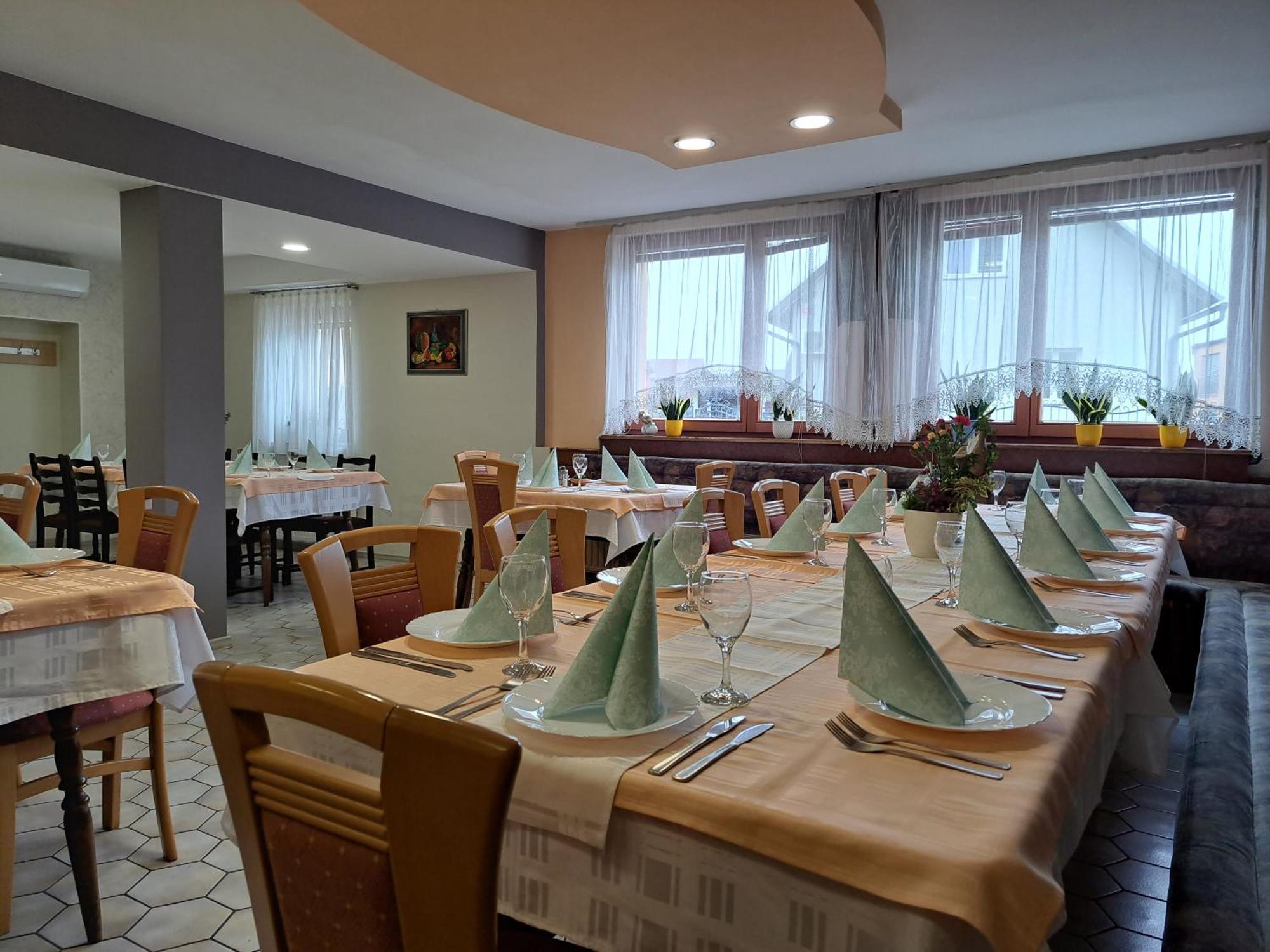 Guesthouse Zivko Dobrovce Zewnętrze zdjęcie