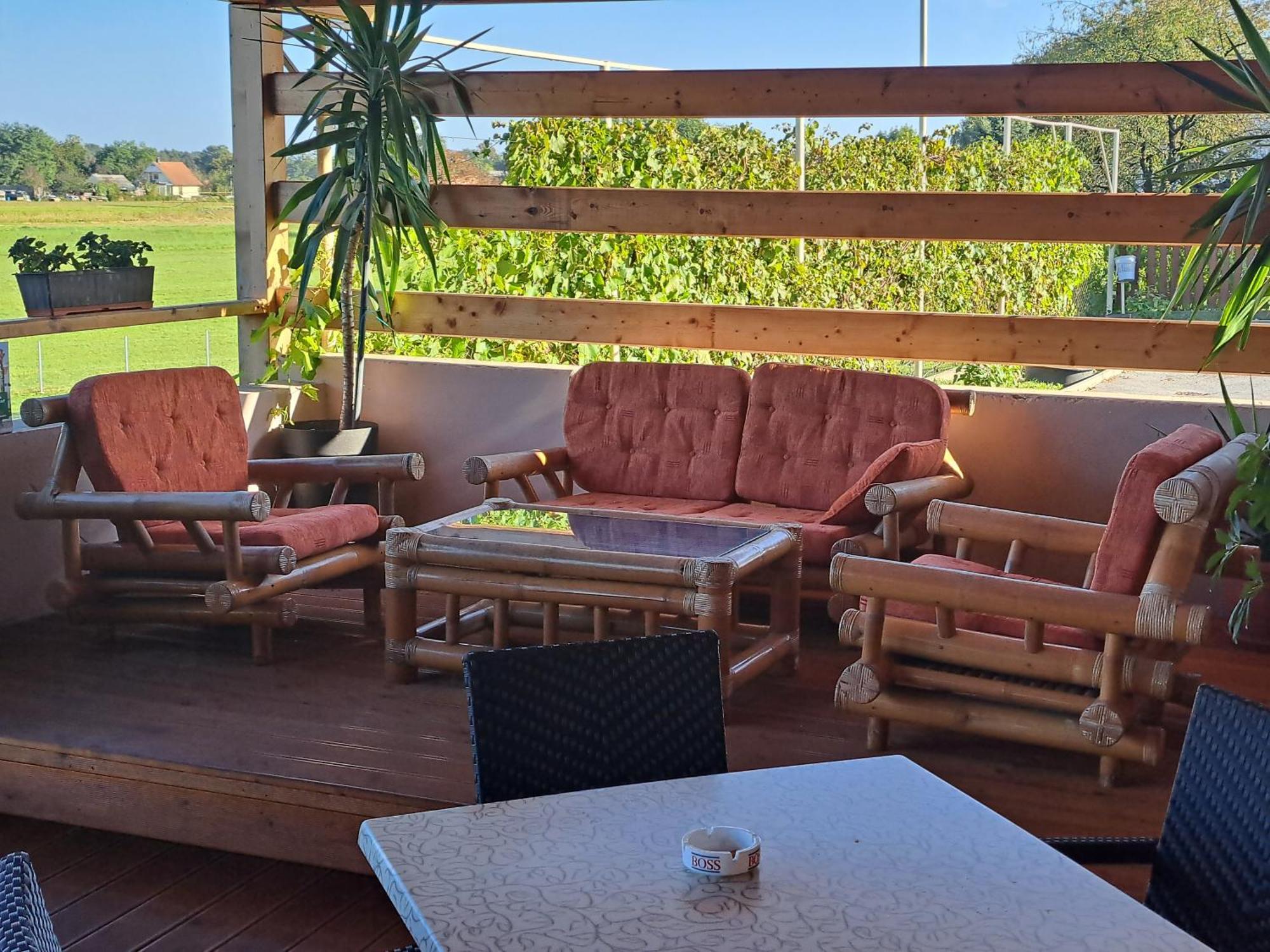 Guesthouse Zivko Dobrovce Zewnętrze zdjęcie