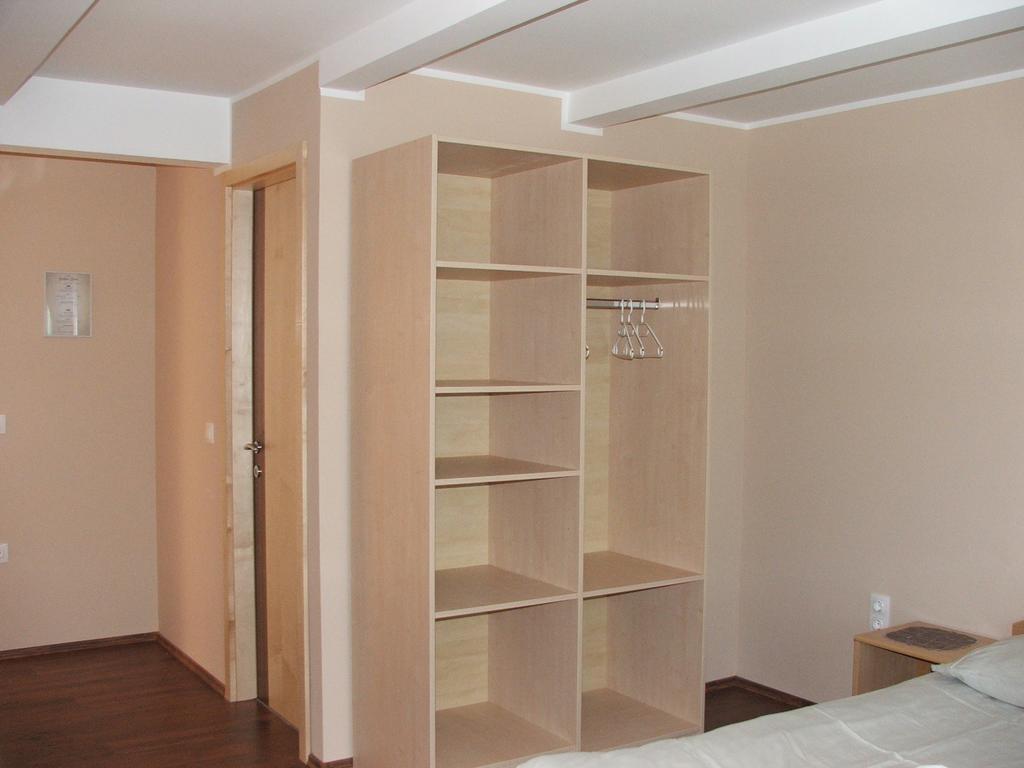 Guesthouse Zivko Dobrovce Zewnętrze zdjęcie