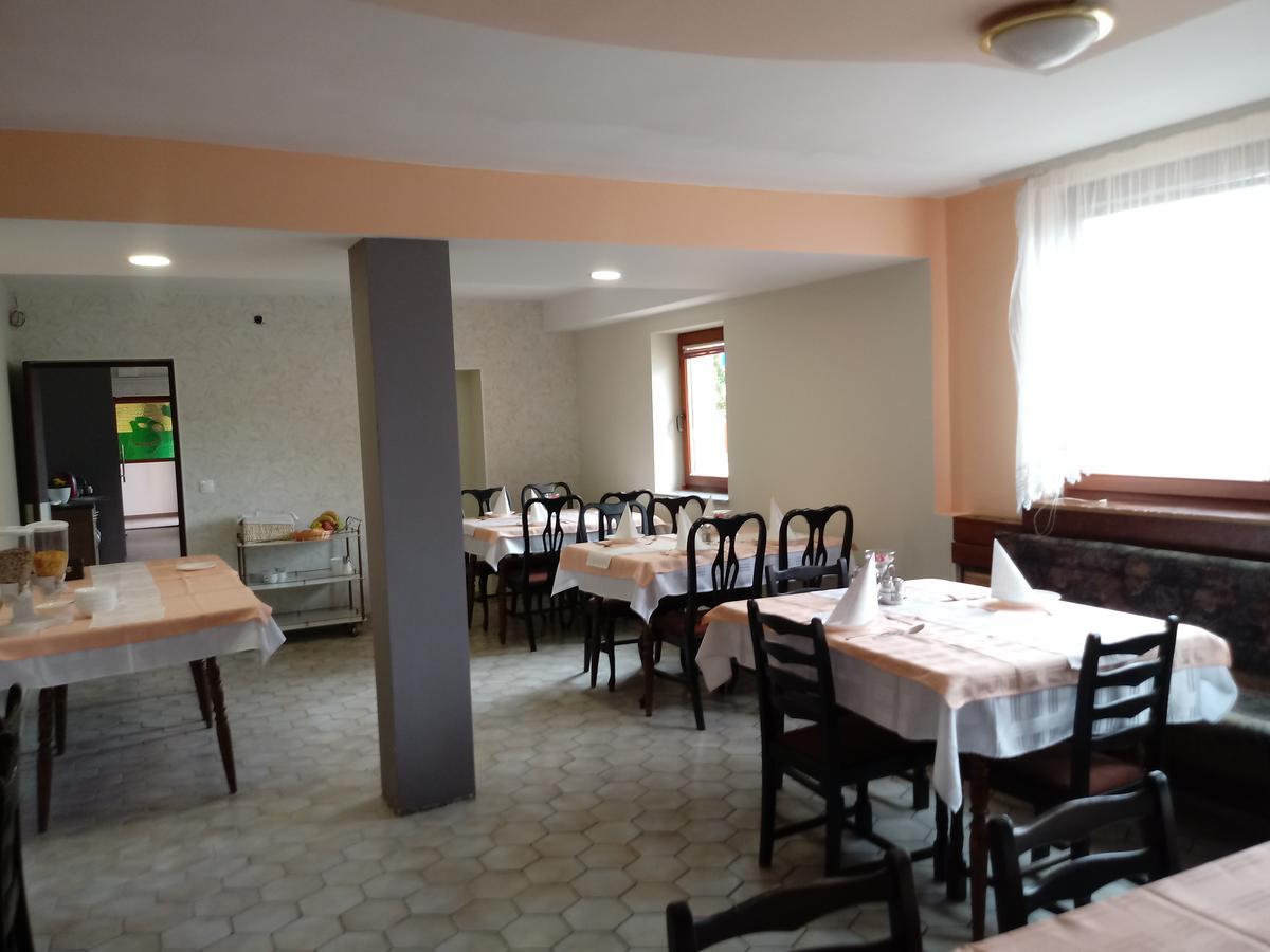 Guesthouse Zivko Dobrovce Zewnętrze zdjęcie